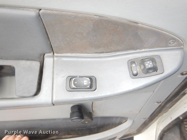 image for item DI2556 2005 Freightliner Columbia 120 semi truck