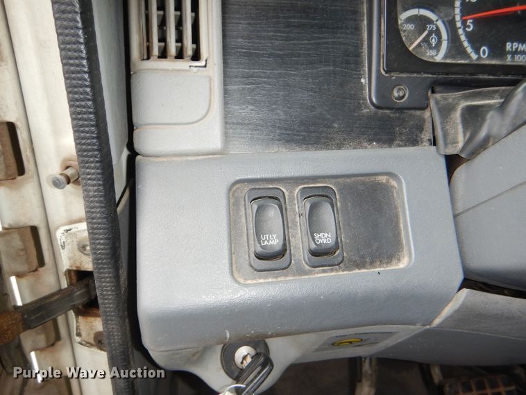 image for item DI2556 2005 Freightliner Columbia 120 semi truck