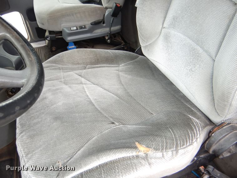 image for item DI2556 2005 Freightliner Columbia 120 semi truck