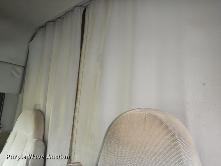 image for item DI2556 2005 Freightliner Columbia 120 semi truck