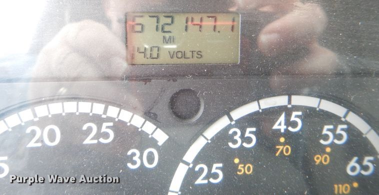 image for item DI2556 2005 Freightliner Columbia 120 semi truck