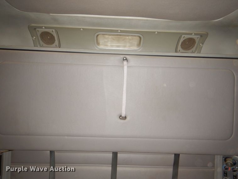 image for item DI2556 2005 Freightliner Columbia 120 semi truck