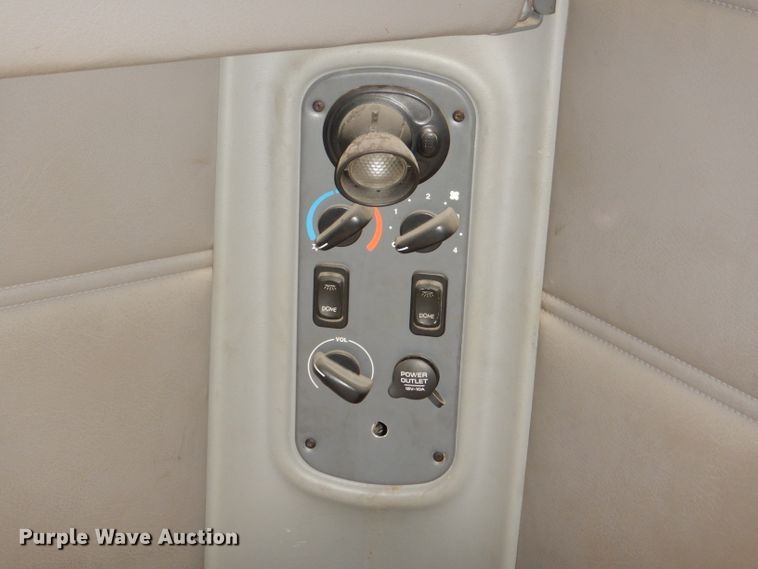 image for item DI2556 2005 Freightliner Columbia 120 semi truck