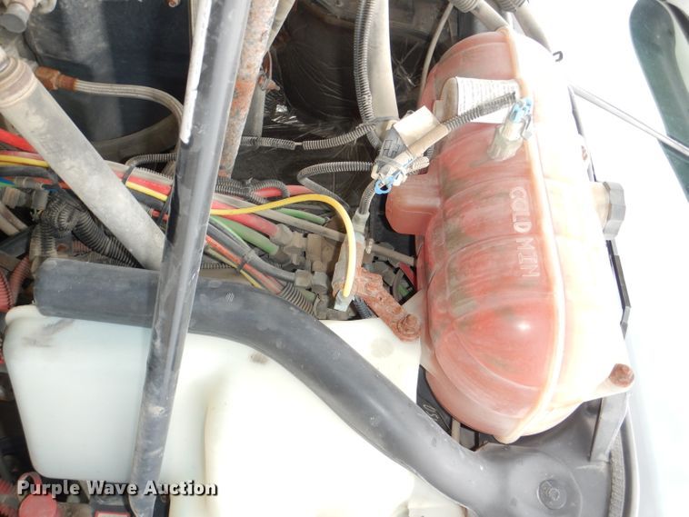 image for item DI2556 2005 Freightliner Columbia 120 semi truck