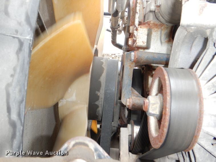 image for item DI2556 2005 Freightliner Columbia 120 semi truck