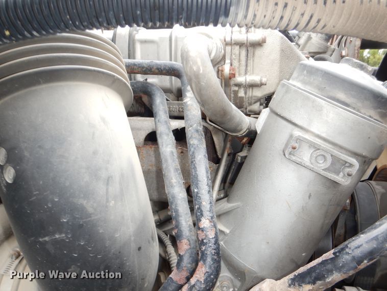 image for item DI2556 2005 Freightliner Columbia 120 semi truck