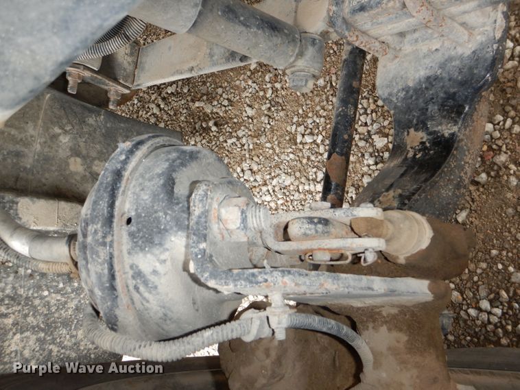 image for item DI2556 2005 Freightliner Columbia 120 semi truck