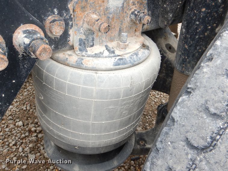 image for item DI2556 2005 Freightliner Columbia 120 semi truck