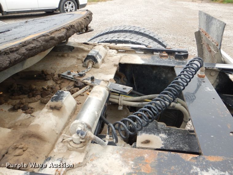 image for item DI2556 2005 Freightliner Columbia 120 semi truck