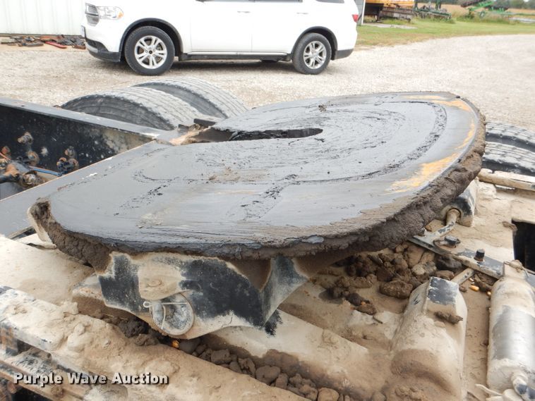 image for item DI2556 2005 Freightliner Columbia 120 semi truck