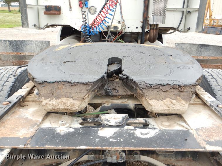 image for item DI2556 2005 Freightliner Columbia 120 semi truck