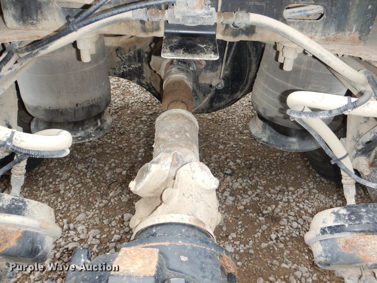 image for item DI2556 2005 Freightliner Columbia 120 semi truck