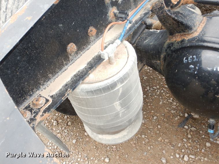 image for item DI2556 2005 Freightliner Columbia 120 semi truck