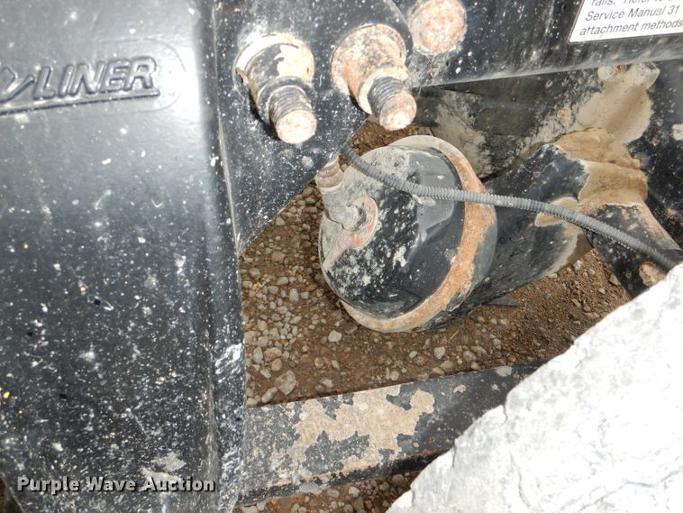 image for item DI2556 2005 Freightliner Columbia 120 semi truck