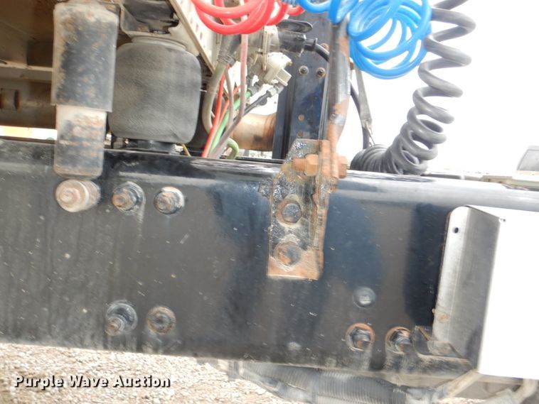 image for item DI2556 2005 Freightliner Columbia 120 semi truck