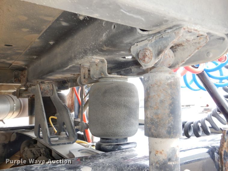 image for item DI2556 2005 Freightliner Columbia 120 semi truck