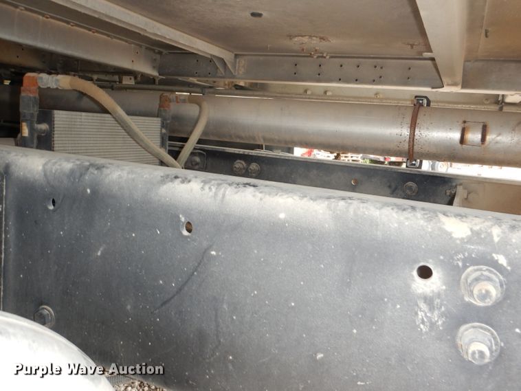 image for item DI2556 2005 Freightliner Columbia 120 semi truck