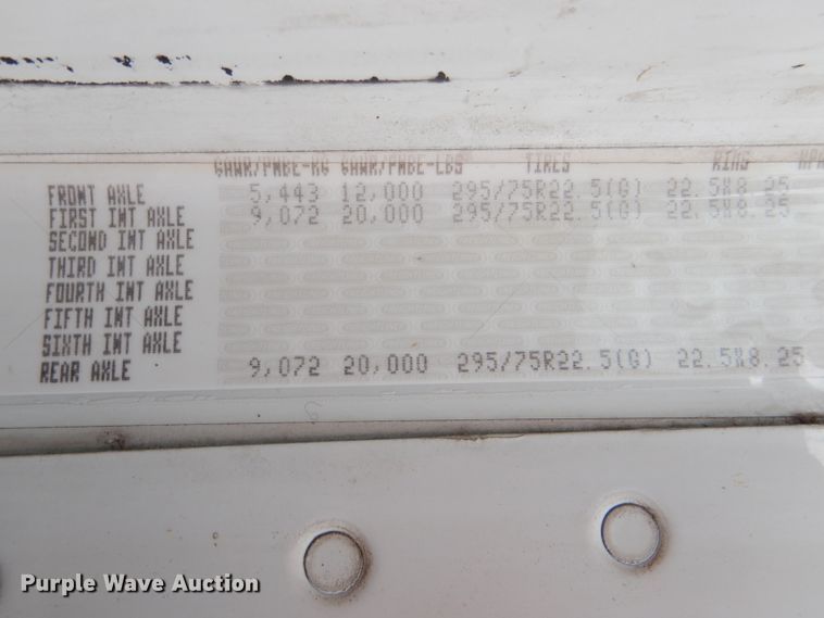 image for item DI2556 2005 Freightliner Columbia 120 semi truck