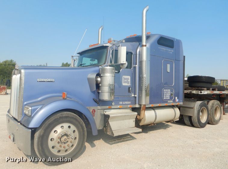image for item FC9921 2003 Kenworth W900 semi truck