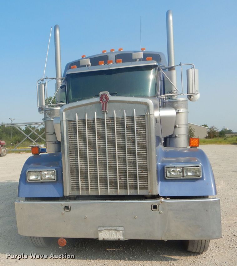 image for item FC9921 2003 Kenworth W900 semi truck
