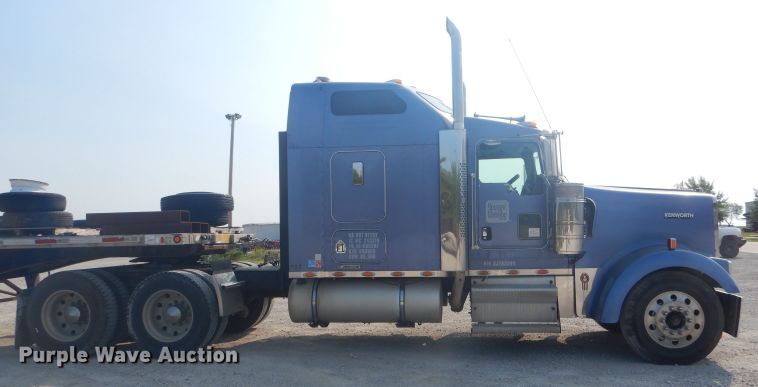 image for item FC9921 2003 Kenworth W900 semi truck