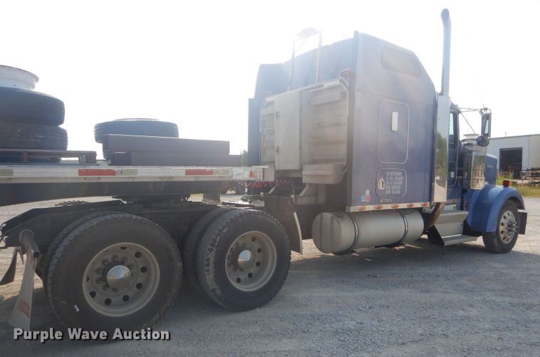 image for item FC9921 2003 Kenworth W900 semi truck