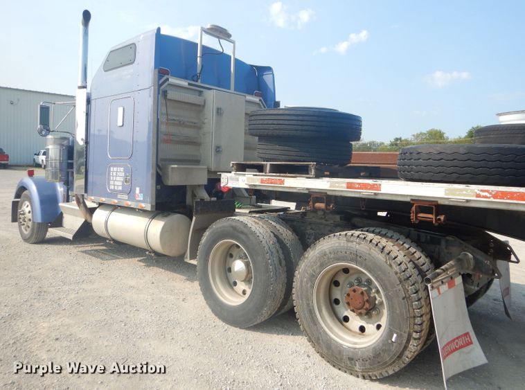 image for item FC9921 2003 Kenworth W900 semi truck