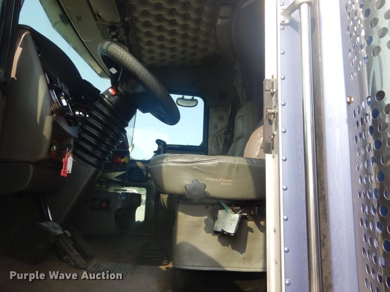 image for item FC9921 2003 Kenworth W900 semi truck