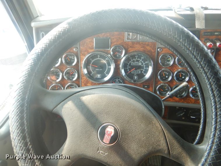 image for item FC9921 2003 Kenworth W900 semi truck