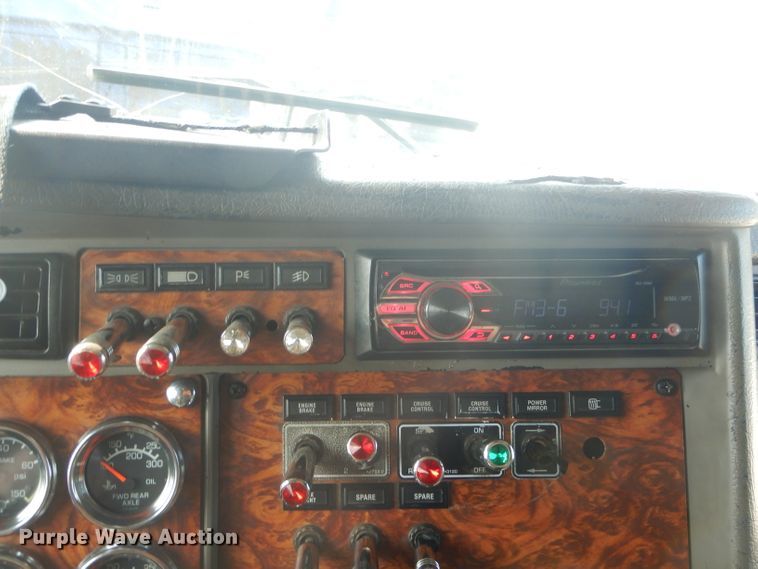 image for item FC9921 2003 Kenworth W900 semi truck