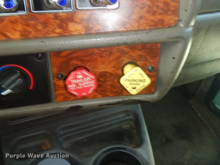 image for item FC9921 2003 Kenworth W900 semi truck