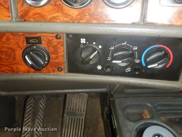 image for item FC9921 2003 Kenworth W900 semi truck