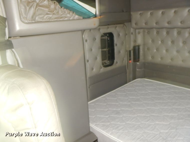 image for item FC9921 2003 Kenworth W900 semi truck