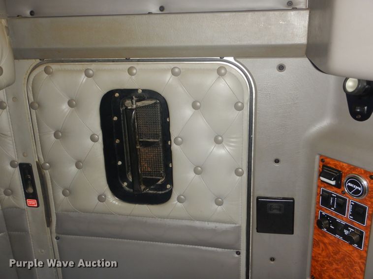 image for item FC9921 2003 Kenworth W900 semi truck