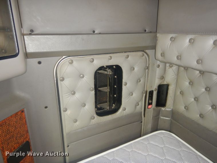 image for item FC9921 2003 Kenworth W900 semi truck