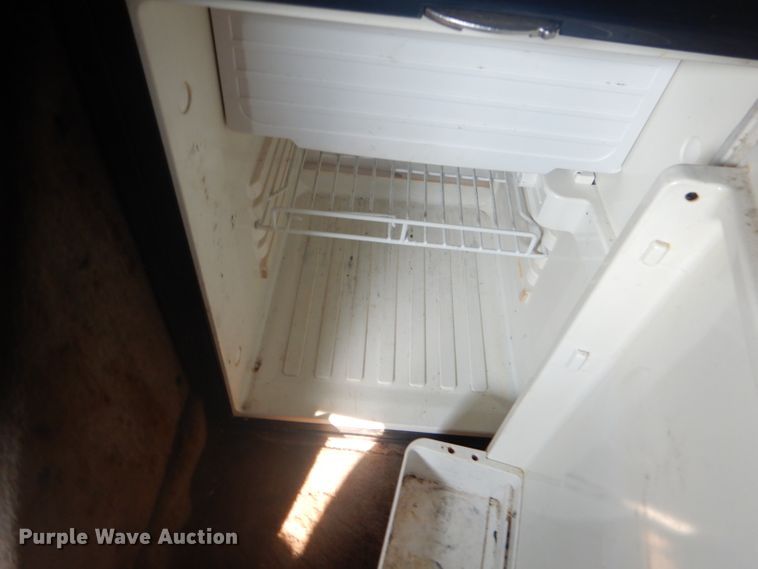 image for item FC9921 2003 Kenworth W900 semi truck