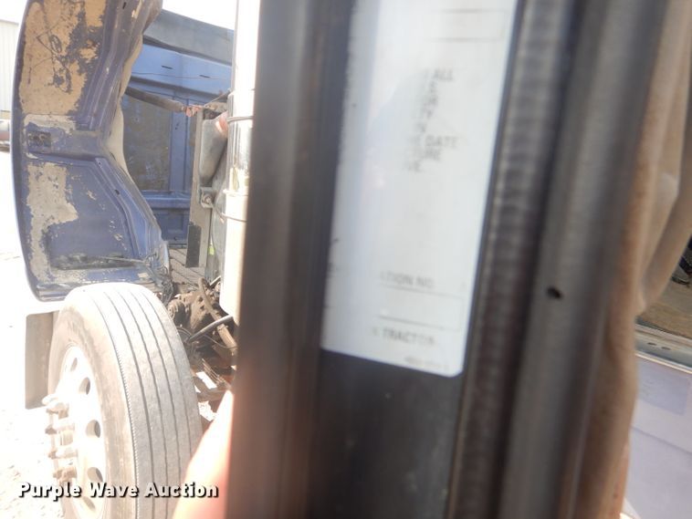 image for item FC9921 2003 Kenworth W900 semi truck