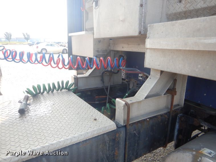 image for item FC9921 2003 Kenworth W900 semi truck