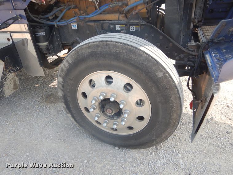 image for item FC9921 2003 Kenworth W900 semi truck