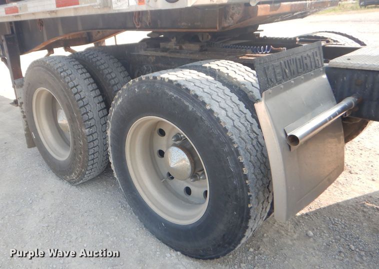 image for item FC9921 2003 Kenworth W900 semi truck