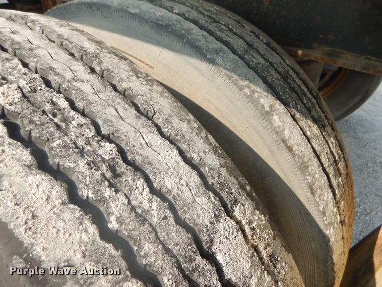 image for item FC9922 1998 Utility flatbed trailer