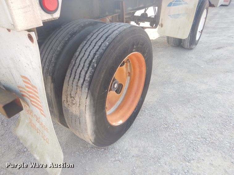 image for item FC9922 1998 Utility flatbed trailer