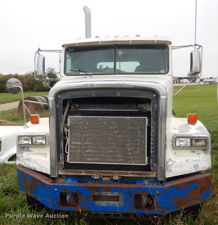 image for item FI9672 2006 Freightliner FLD semi truck