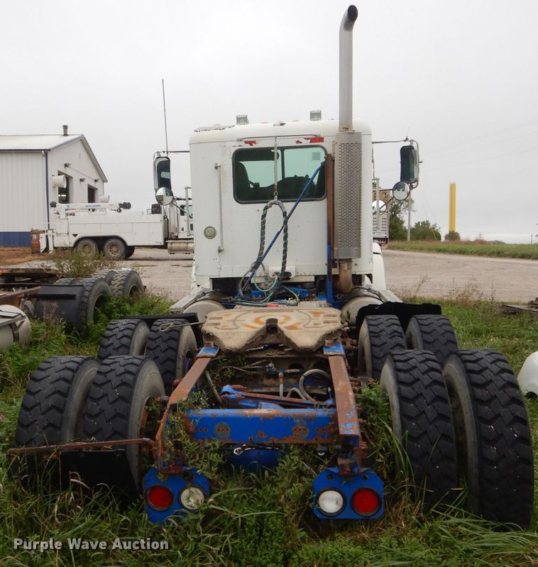 image for item FI9672 2006 Freightliner FLD semi truck