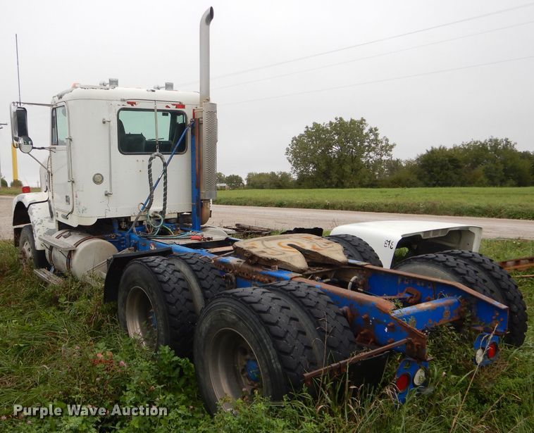 image for item FI9672 2006 Freightliner FLD semi truck