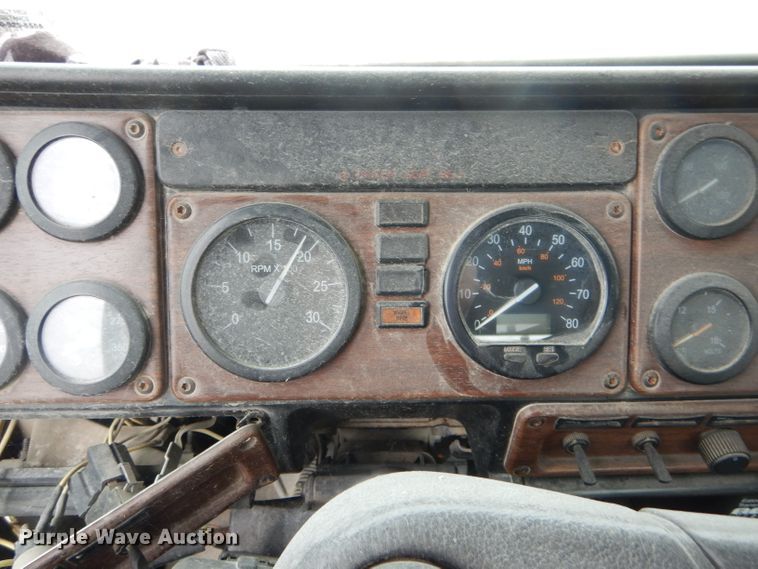 image for item FI9672 2006 Freightliner FLD semi truck