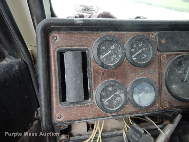 image for item FI9672 2006 Freightliner FLD semi truck