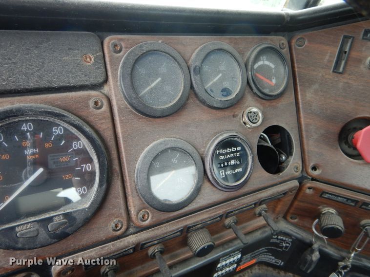 image for item FI9672 2006 Freightliner FLD semi truck