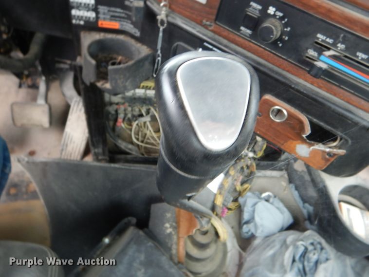 image for item FI9672 2006 Freightliner FLD semi truck