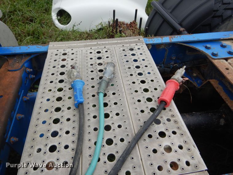 image for item FI9672 2006 Freightliner FLD semi truck